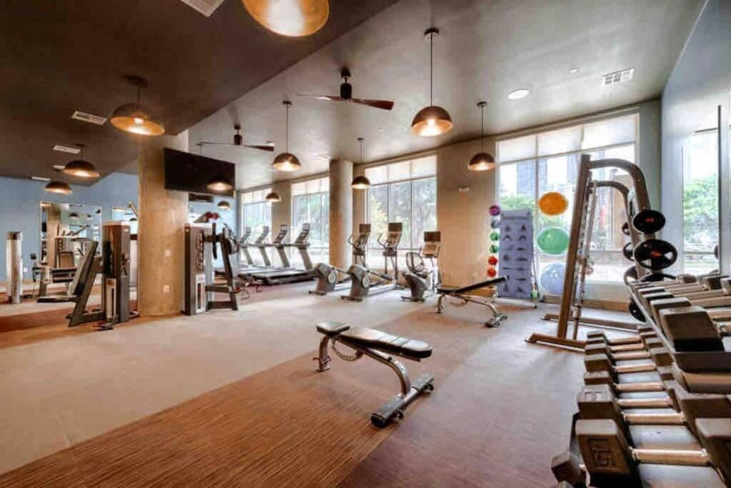 Downtown Living 1Br W/ Free Parking Garage Apartment Houston Exterior foto