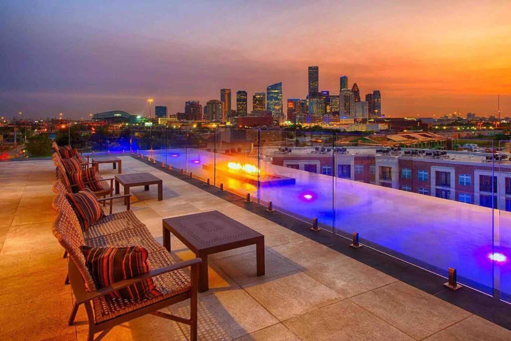 Downtown Living 1Br W/ Free Parking Garage Apartment Houston Exterior foto